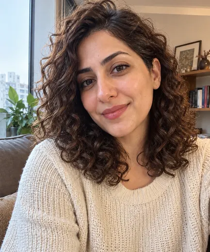 Hairstyle and color · Natural curls