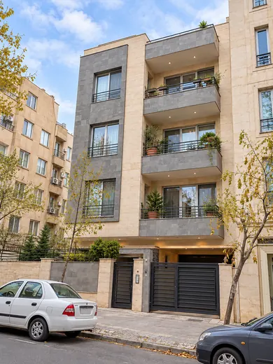 Real estate photo · Bright and professional